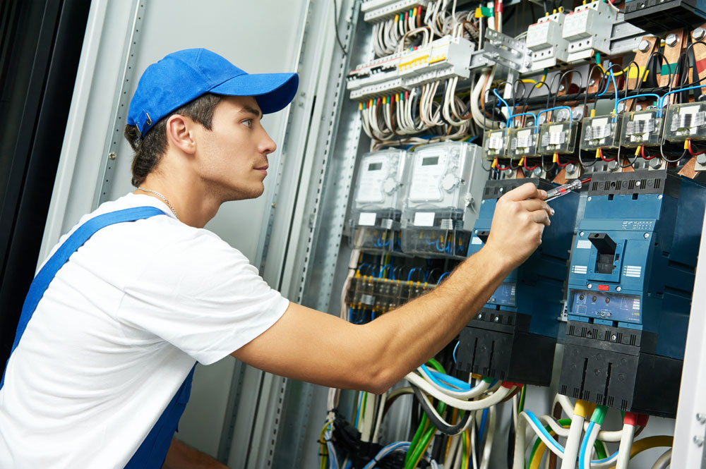 Industrial Electrical Contractor in Manitoba: Services and Expertise